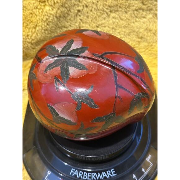 Vtg Chinese Red Lacquered Presentation jewerly trinket Box Strawberries Design - Picture 3 of 11